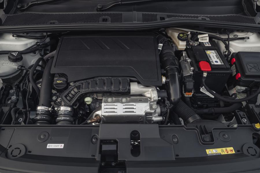 Моторный отсек Vauxhall Corsa SRi (F) 2019 года  (фото 39 из 80)